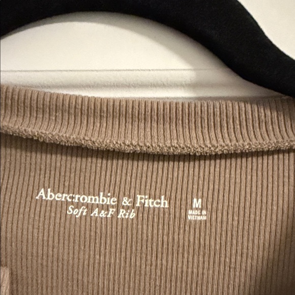 Abercrombie Women's Tan Long Sleeve Bodysuit - Picture 2 of 6
